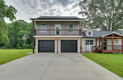 Midway Apartamento | 12 Mi to Downtown Winston-Salem Apt with Balcony!