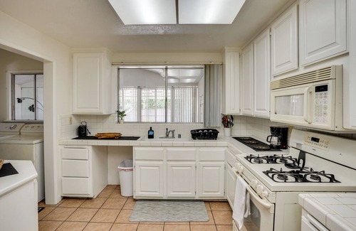 Downey Casa | 12 Mi to Dtwn LA: Family Home w/ Private Sauna!
