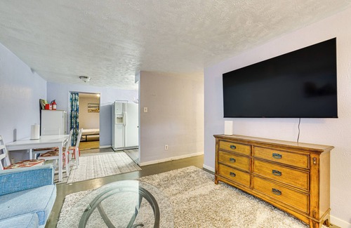 Penn Hills Casa | 12 Mi to Dtwn: Pittsburgh Home w/ In-Unit Laundry!