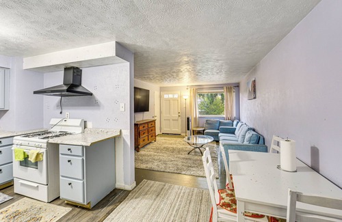 Penn Hills Casa | 12 Mi to Dtwn: Pittsburgh Home w/ In-Unit Laundry!