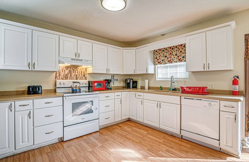 Conway Casa | 12 Mi to Myrtle Beach: Peaceful Abode in Conway!
