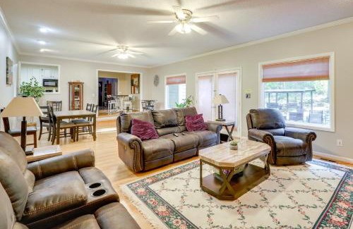 Watkinsville Casa | 12 Mi to UGA Campus Spacious Group Getaway!
