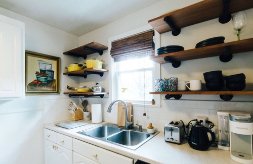 Woodbine Casa | 12 Minutes from Downtown Nashville 3B/1B Fully Furnished