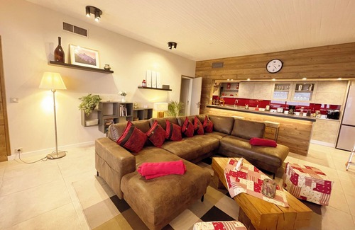 Tignes Apartamento | 12-person chalet with lake view
