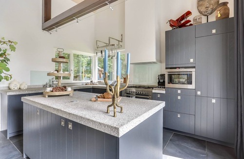 Uden Casa | 12 person detached country house with trampoline & Private outdoor hot tub