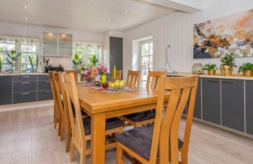 Hvidbjerg Strand Casa | 12 person holiday home in Børkop