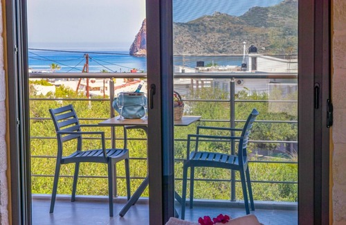 Agia Marina Villa | 12 Sleeps /No Car Needed/2steps Agia Marina Beach/2 Pools