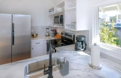 12 South Casa | 12 South * Perfect Location * Private Guest House
