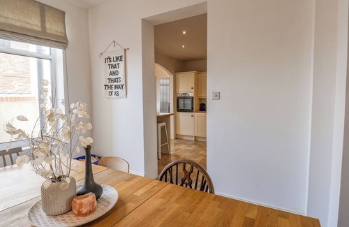 Loftus Cabaña | 12 WESTFIELD TERRACE, pet friendly, with a garden in Loftus