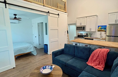 Mid Island Casa | 120 Falkirk Guest House-Trade Winter Snow for Florida Sunshine