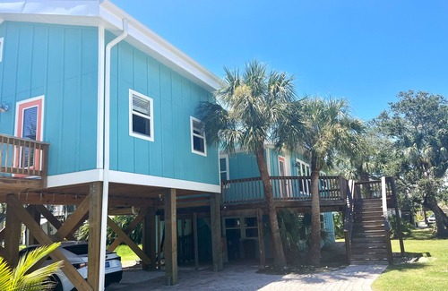 Mid Island Casa | 120 Falkirk Guest House-Trade Winter Snow for Florida Sunshine