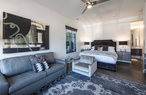 West End Hotel | 121 Hotel by AvantStay | Modern Executive Suite w/ Juliet Balcony In Nashville!