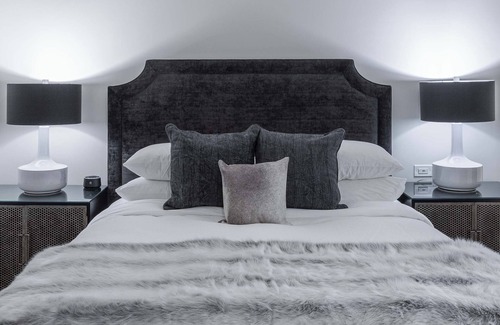West End Hotel | 121 Hotel by AvantStay | Modern Executive Suite w/ Juliet Balcony In Nashville!