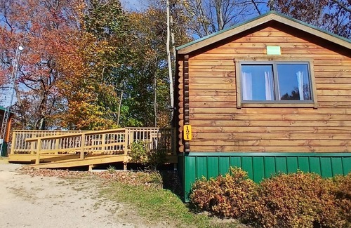 Logan Cabina | 121) Woodpecker Log Cabin. Close to Hocking Hills State Park and more!