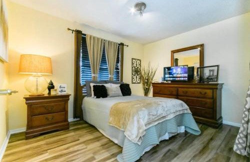 Arlington Casa | 12113 Roundham Ln