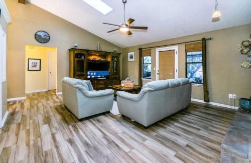 Arlington Casa | 12113 Roundham Ln