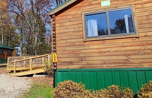 Logan Cabina | 122) Xantus Log Cabin. Close to Hocking Hills State Park and more!