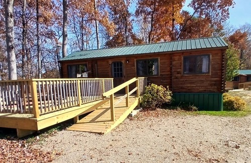 Logan Cabina | 122) Xantus Log Cabin. Close to Hocking Hills State Park and more!