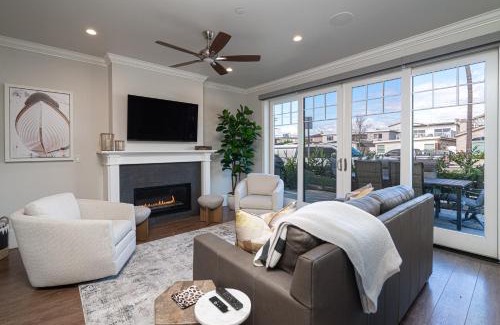 Balboa Peninsula Casa | 1225 W Balboa Blvd A & B