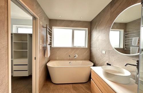 Auckland Casa | 123B Forresthill Rd