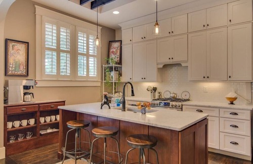 Historic Waverly Casa | Lujo en 12South Near Belmont / Lipscomb / Vandy-4BR / 4BA -4 Suites BAÑOS privados