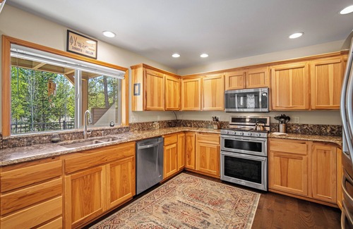 Deer Park Casa | Family Retreat with Ping Pong Table & Bunk Room