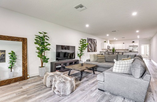 Memphis Condominio | 13 Mi to Beaches: Pet-Friendly Condo in Palmetto!