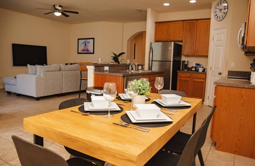 Trafalgar Village Casa | 13 MILES to DISNEY! POOL VILLA -4BR-3BA-BBQ-KING SUITE