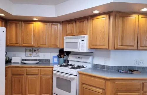 Lake Casa | 13-person home for families & groups!
