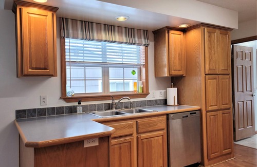Lake Casa | 13-person home for families & groups!