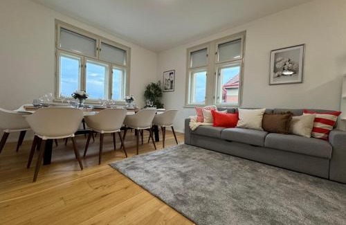 Prague 5 Apartamento | 130 m2 Apartment with Amazing View & Balcony