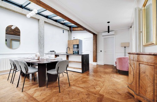 Latin Apartamento | 130m2 Le Latin-St Jacques: Where Parisian Style Meets Generous Space