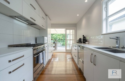 Birkenhead Apartamento | Beautiful Birkenhead Home (Furnished Rentals)