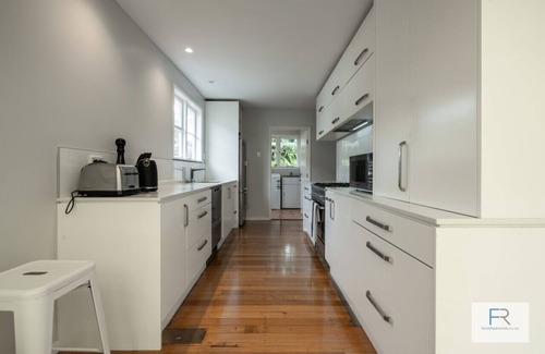 Birkenhead Apartamento | Beautiful Birkenhead Home (Furnished Rentals)
