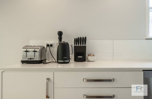 Birkenhead Apartamento | Beautiful Birkenhead Home (Furnished Rentals)