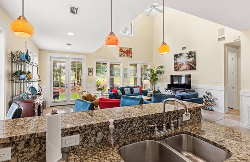 Laurel Grove Casa | 1337 Laurel Grove 3 Bedroom Home by RedAwning