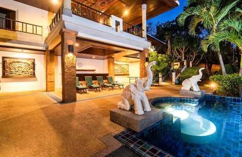 Nai Harn Villa | 1350㎡ Gated Private Royal Pool Beach Villa 4 bdrs