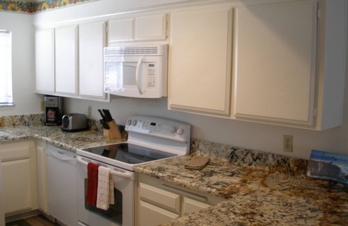 Downtown Condominio | 138 Pismo Shores: 2 BR, 2.5 BA Condominium in Pismo Beach, Sleeps 6