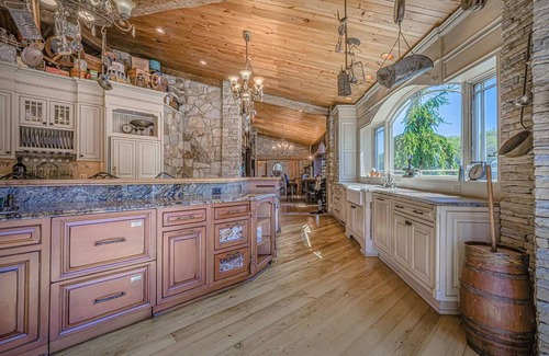 Highland Casa | 13k Sq Ft Family Compound Around Pvt 37-Acre Lake - 164 Acre Retreat