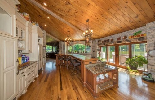Highland Casa | 13k Sq Ft Family Compound Around Pvt 37-Acre Lake - 164 Acre Retreat
