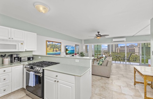 Honolulu Condominio | 13th Floor Waikiki Shore - Ocean-front / King Bed / AC
