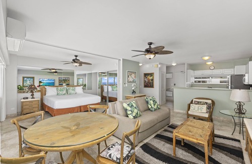 Honolulu Condominio | 13th Floor Waikiki Shore - Ocean-front / King Bed / AC