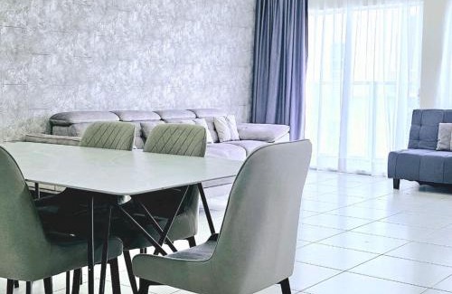 Sekinchan Apartamento | 14楼双层空中别墅 Double Storey Penthouse Spacious Common Space for Gathering