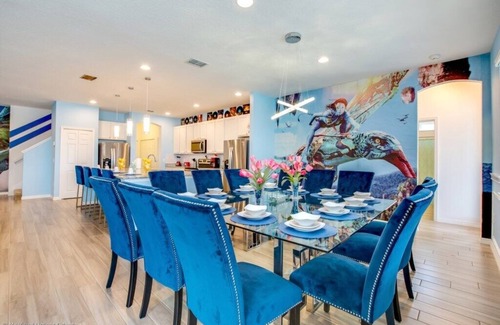 Loughman Casa | 14 Bed Themed Rooms Everywhere Spacious Pool Home Great Location
