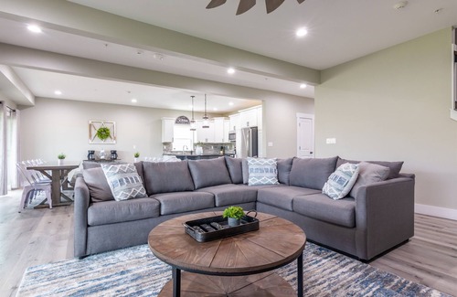 Table Rock Casa | 14 Master Suites con jacuzzi privado / piscina comunitaria exterior e interior