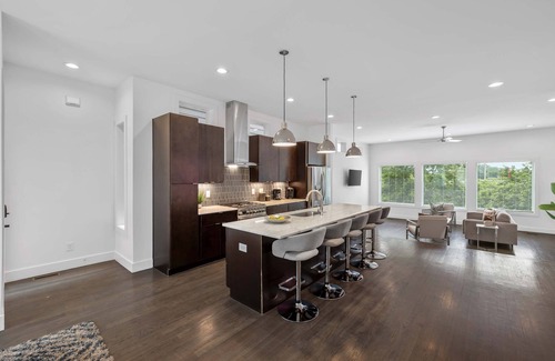 Berry Hill Casa | 14 Beds in Music City! 2 Homes / Outdoor Balcony!