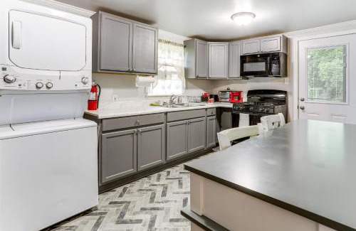 Sunshine Casa | 14 Mi to Downtown Baton Rouge Plaquemine Retreat