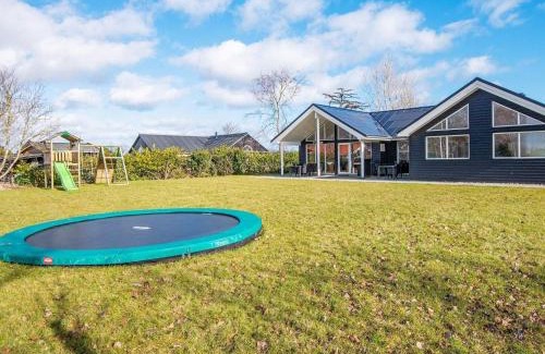 Juelsminde Casa | 14 person holiday home in Juelsminde