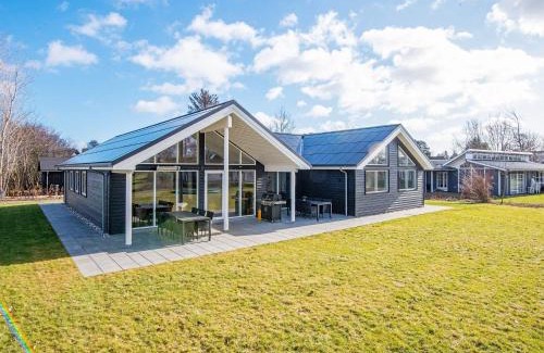 Juelsminde Casa | 14 person holiday home in Juelsminde