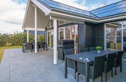 Juelsminde Casa | 14 person holiday home in Juelsminde